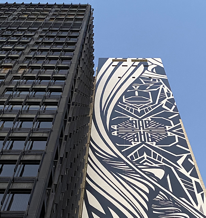 GROUND UP, La plus grande fresque artistique d'Europe sur l'IT Tower à Bruxelles